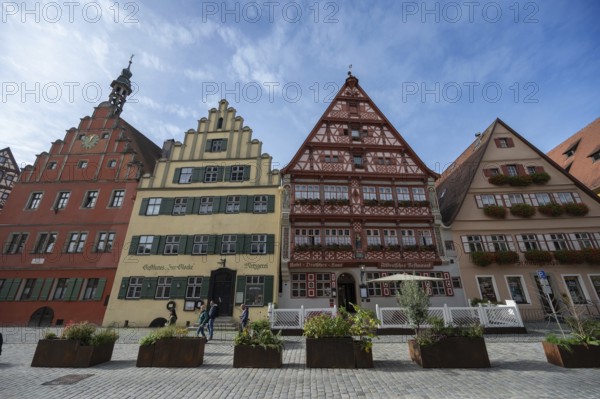 Historic medieval inns, on the left the former Ratstrinkstube, Gasthaus Zur Glocke and Deutsches Haus, Weinmarkt, Dinkelsbühl, Bavaria, Germany, Europe