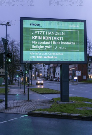 Call for no contacts, advertising campaign of the outdoor advertising company Ströer and t-online, LED roadside screen, digital advertising monitors, effects of the corona crisis in Germany, Essen, at Alfredstraße, B224