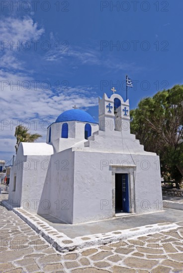 Chapel at the harbour, Parikia, Paros, Cyclades island, Greece, Europe