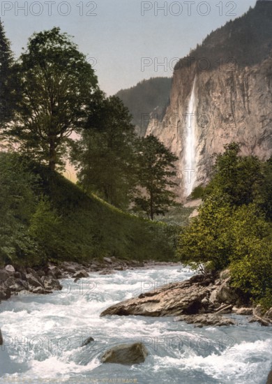 Lauterbrunnental, Staubbach und Weiße Lutschine, Berner Oberland, Schweiz, Historische, digital restaurierte Reproduktion nach einem Original aus dem 19. Jahrhundert, Aufnahmedatum nicht angegeben