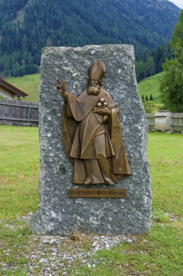 Figure of St Nicholas, cemetery of the baroque Roman Catholic parish church of St Nicholas, cemetery and church under monument protection, Alpine landscape of the Stubai Alps, Obernberg am Brenner, Tyrol, Austria, Europe