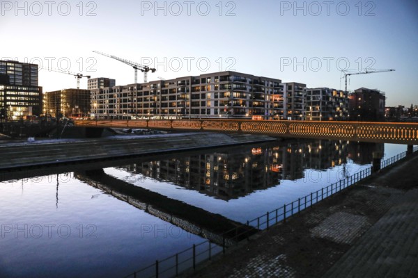 Golda-Meir-Steg in the Europacity Berlin development area on Heidestrasse. The Europacity project covers an area of 61 hectares. Around 3, 000 flats and office space are being built, 06.01.2022