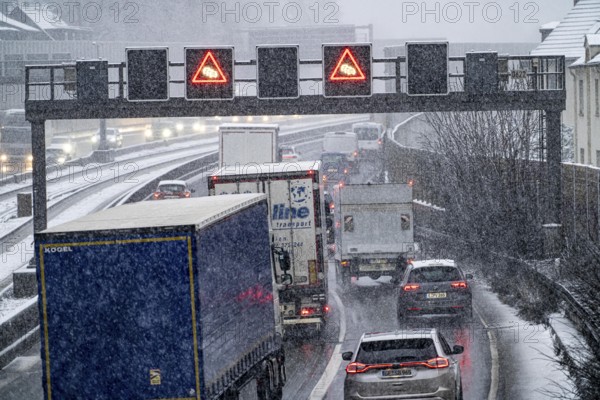 Winter weather, heavy snowfall, traffic jam on the A40 motorway in Essen, North Rhine-Westphalia, Germany, Europe