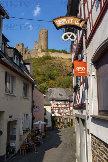 Monreal, idyllic half-timbered village in the Elz valley, ruins of the Löwenburg castle, in the district of Mayen-Koblenz, in Rhineland-Palatinate, Germany, Europe