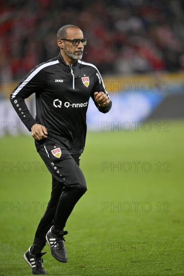 Club doctor Dr Raymond Best VfB Stuttgart on the run, PreZero Arena, Sinsheim, Baden-Württemberg, Germany, Europe