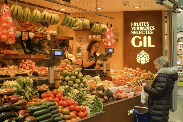 Fruit and vegetables, market stall, market hall Mercat de Sant Antoni, Barcelona, Catalonia, Spain, Europe