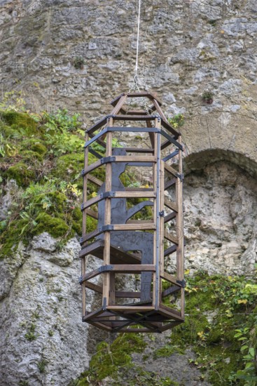 Medieval cage on the town wall for offenders, Sulzbach-Rosenberg, Upper Palatinate, Bavaria, Germany, Europe