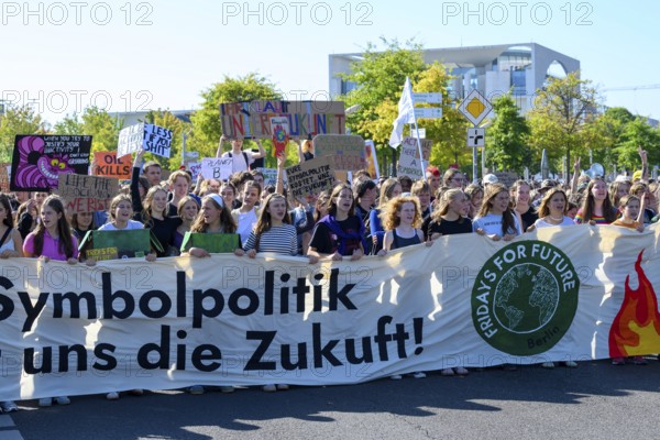 Pupils in front of the Federal Chancellery at the 14th Global Climate Strike by Fridays for Future, Chancellery, Berlin, 20/09/2024