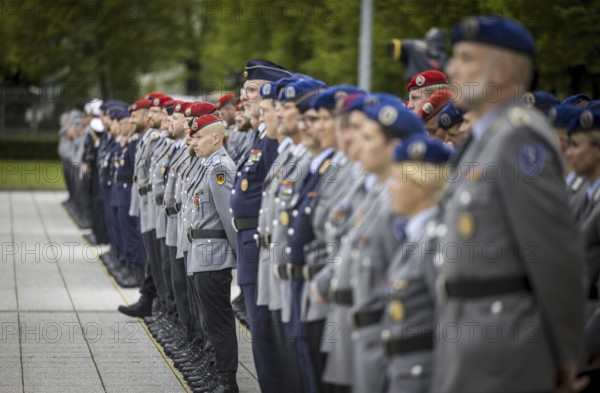 Soldiers from various armed forces during the final roll call at the Federal Ministry of Defence to pay tribute to the Bundeswehr's deployment in Mali