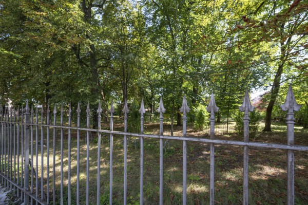 Old iron fence around the former site of the Lederer Kulturbrauerei, founded in 1468, Sielstr. 12, Nuremberg Middle Franconia, Bavaria, Germany, Europe