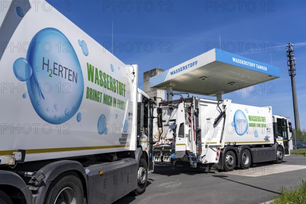 Hydrogen filling station, waste disposal vehicles, rubbish trucks, of the municipal waste disposal company Herten, refuel at the hydrogen competence centre, 6 municipal waste collection vehicles with hydrogen storage and fuel cell operate in Herten, North Rhine-Westphalia, Germany, Europe