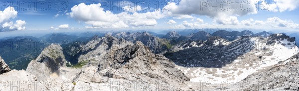 Panorama, rocky steep mountain landscape, mountain panorama from the summit of the Zugspitze, view of Zugspitzplatt, Jubiläumsgrat and mountain ridge with summit Waxenstein and Riffelspitze and into Höllental, Wetterstein range, Wetterstein range, Bavaria, Germany, Europe