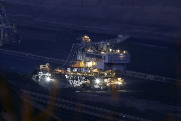 Lignite excavators extract coal in the Welzow open-cast mine, operated by LEAG. The lignite is burnt in the Schwarze Pumpe and Jänschwalde power plants to generate electricity. The phase-out of coal-fired power generation is to take place by 2038, 11.11.2021