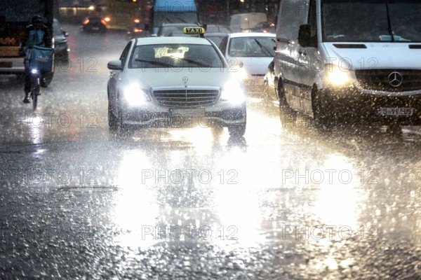 Heavy rain on Potsdamer Strasse. After weeks of heat, the first heavy rain and cooling brought to Berlin, Berlin, 15.08.2022