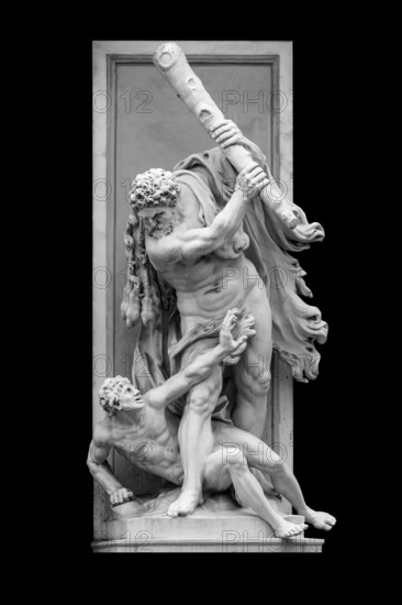 An image of a statue in Vienna Hercules and Antaeus fighting