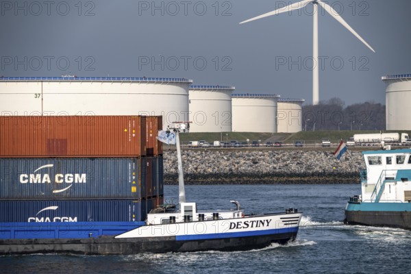 Large oil tanks at MaasvlakteOlie Terminal N.V., in the Yangtzekanaal, Maasvlakte 2, Rotterdam, Netherlands