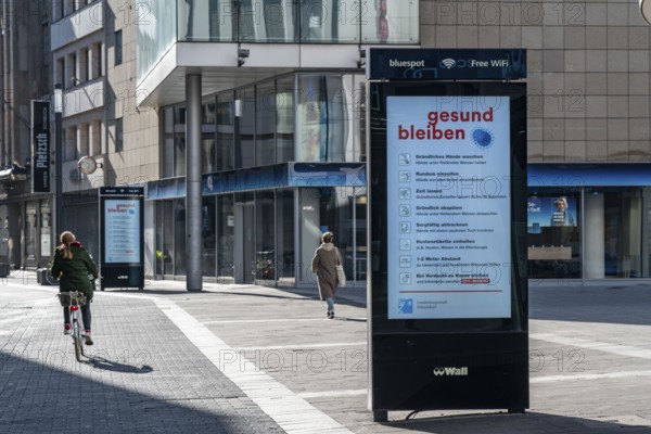 Advertising displays, give advice on correct behaviour, empty city centre, shopping street, Schadowstraße, effects of the coronavirus pandemic in Germany, Düsseldorf