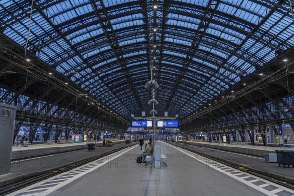 3-day strike by the railway union GDL, only very few local and long-distance trains run, empty Cologne Central Station, which is otherwise full of travellers and trains at rush hour, Cologne, North Rhine-Westphalia, Germany, Europe