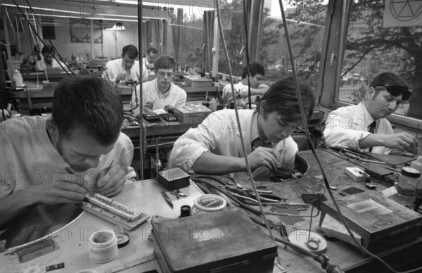 DEU, Germany, Dortmund: Personalities from politics, economy and culture from the years 1965-71 Dortmund.workshop goldsmith jeweller ca. 1965, Europe