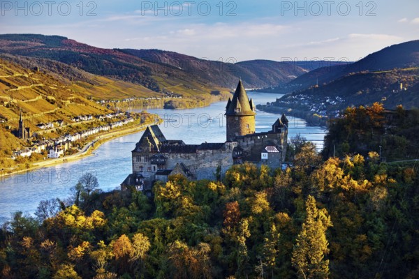 Stahleck Castle, hilltop castle overlooking the Rhine, Bacharach, UNESCO World Heritage Upper Middle Rhine Valley, autumn, Rhineland-Palatinate, Germany, Europe