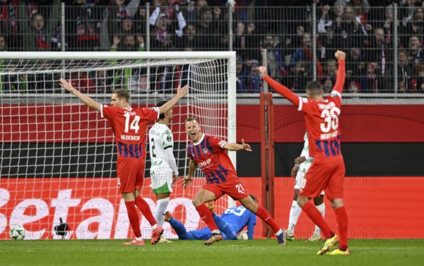 Goal celebration 1st goal in the UEFA Conference League, Adrian Beck 1. FC Heidenheim 1846 FCH (21) Maximilian Breunig 1. FC Heidenheim 1846 FCH (14) Niklas Dorsch 1. FC Heidenheim 1846 FCH (39) Goalkeeper Matevz Vidovsek NK Olimpija LjublJjana (69) beaten, Voith-Arena, Heidenheim, Baden-Württemberg, Germany, Europe