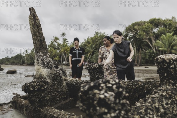 (R-L) Annalena Bärbock (Bündnis 90/Die Grünen), Federal Foreign Minister, and Lavenia McGoon, resident of the Togoru settlement, photographed during a briefing on coastal erosion at a cemetery near the Togoru settlement flooded by rising sea levels, 07.05.2024. Bärbock is travelling to Australia, New Zealand and Fiji for political talks / Photographed on behalf of the Federal Foreign Office