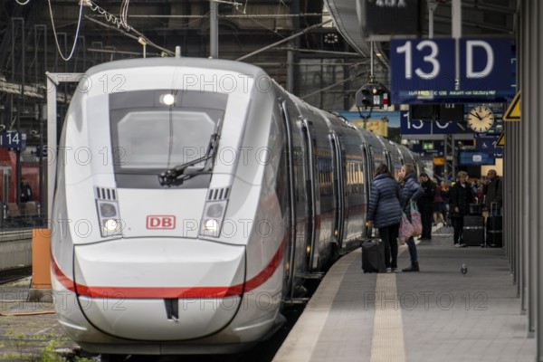 ICE train at Frankfurt am Main Central Station, Hesse, Germany, Europe