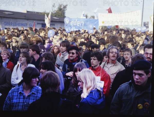 Eche DEU, Germany, Dortmund: Personalities from politics, business and culture from the years 1965-90 Ruhr area. Peace movement rally ca. 1970.l DEU, Dortmund: Personalities from politics, business and culture from the years 1965-90, Europe