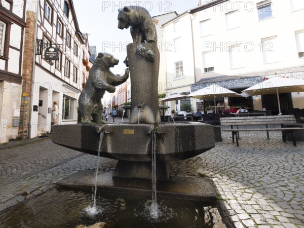 Bear fountain in the old town centre of Bernkastel, Moselle, Graacher Strasse, Rhineland-Palatinate, Germany, Europe