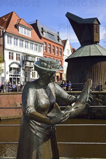 Europe, Germany, Lower Saxony, Stade, Hamburg metropolitan region, Hanseatic city, Hanseatic harbour, View of the fish market, Wooden crane, Bronze sculpture fishmonger, Hamburg, Hamburg, Federal Republic of Germany, Europe