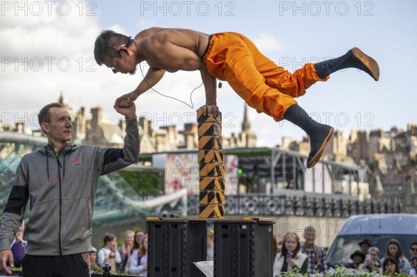 Street performers and spectators, acrobatic performance, Prince Street, world's largest cultural festival The Fringe, Edinburgh, Scotland, United Kingdom, Great Britain, Europe