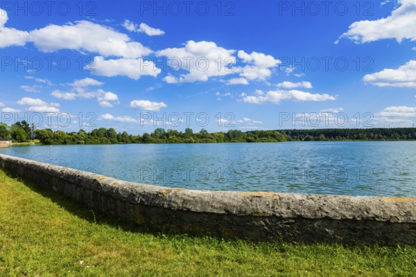 The Untere Großhartmannsdorfer Teich, also known as the Zehntler Teich or Großhartmannsdorfer Großteich, is the largest reservoir in the Freiberg watercourse district in terms of area, Grosshartmannsdorf, Grosshartmannsdorf, Saxony, Germany, Europe