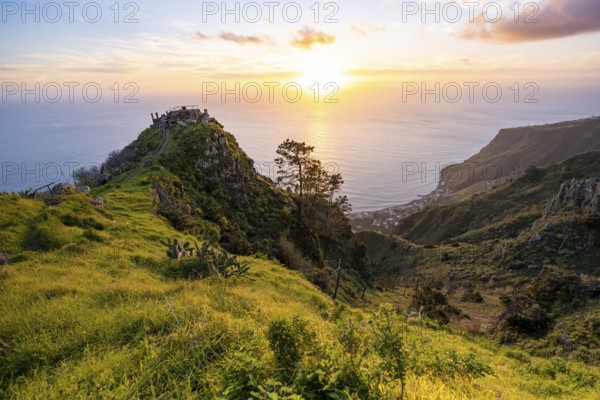 Evening mood, green coastal landscape on a steep cliff at sunset, sea and coast, viewpoint Miradouro da Raposeira, Paul do Mar, Madeira, Portugal, Europe