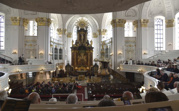 Europe, Germany, Hanseatic City of Hamburg, City, St. Michael's Church, Ludwig-Erhard-Straße, Church service in the Michel, Baroque church, View to the altar, Federal Republic of Germany, Europe