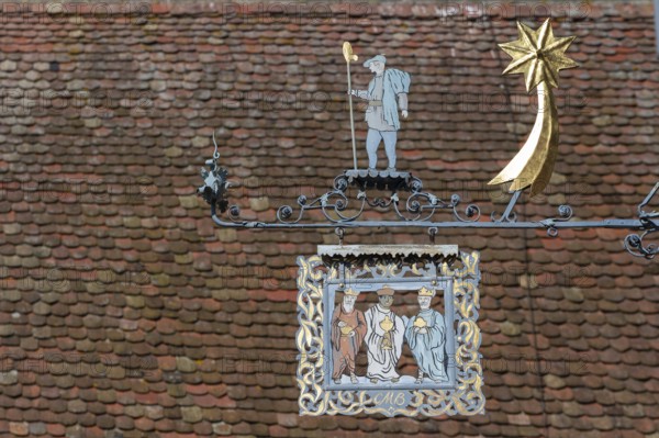 Historic nose sign of the Three Holy Kings Inn, Marktplatz 3, Endingen, Badern-Württemberg, Germany, Europe