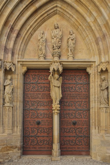 Sculptures on the Virgin Mary portal with tympanum and Archangel Michael, Gothic church portal, fittings, inscription, arts and crafts, UNESCO Cathedral, St Mary's Church, Erfurt Cathedral, Cathedral Square, Erfurt, Thuringia, Germany, Europe