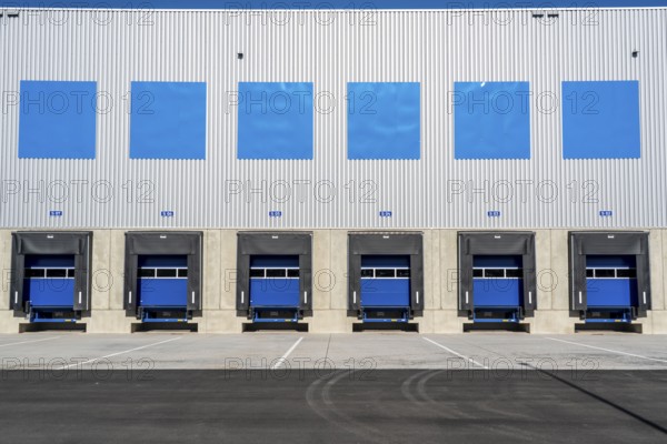 New construction of a logistics hall in Duisburg-Wanheim, part of the Logport 2 site, still unused, modern logistics location, Duisburg North Rhine-Westphalia, Germany, Europe