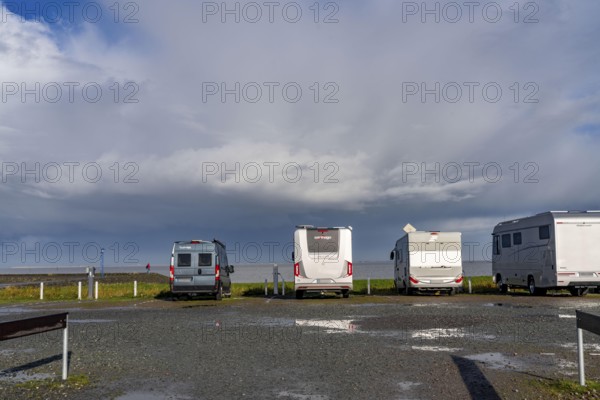 Motorhome parking space on the North Sea coast, directly on the coast, at Neuharlingersiel harbour, East Frisia, Lower Saxony, Germany, Europe