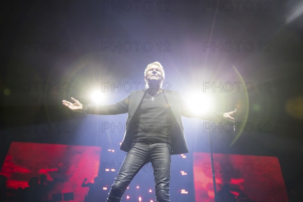 Matthias Reim live on ..und plötzlich bist du Kult! Tour in the Berlin Uber Arena on 29 December 2024