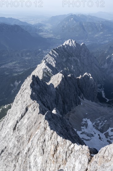 Steep rocky ridge, Waxensteinkamm, with summit Waxenstein, view from the summit of the Zugspitze, Wetterstein range, Bavaria, Germany, Europe