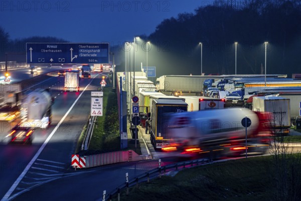 Heavy traffic on the A2 at the Schwarze Heide rest area, Bottrop, overcrowded car park for trucks in the evening, Bottrop, North Rhine-Westphalia, Germany, Europe