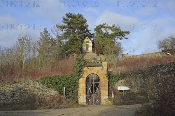 Neo-Gothic chapel built in 1890 with archway and stone wall on the hill, Heiligenblut, Alzey, Rhine-Hesse region, Rhineland-Palatinate, Germany, Europe