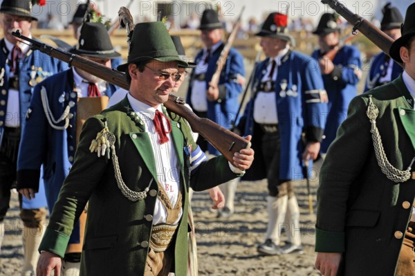 Man with rifle, parade of Bavarian rifle clubs in traditional traditional costume, fairground, historic Wies'n, Oide Wiesn, Oktoberfest, Munich, Upper Bavaria, Bavaria, Germany, Europe