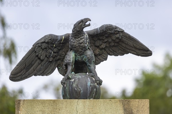 Eagle with globe, sculpture, artwork at a courtyard entrance in Stuttgart, Baden-Württemberg, Germany, Europe