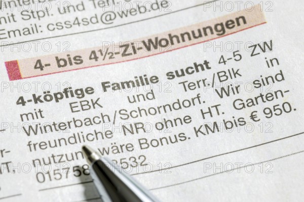 Symbol image for housing shortage, housing advert and highlighter, family, search, Germany, Europe