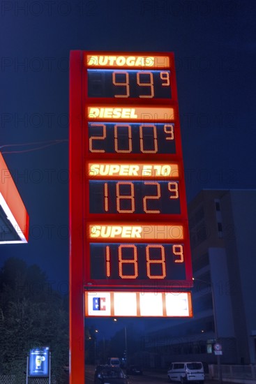 Fuel prices at night of a petrol station, Nuremberg, Middle Franconia, Bavaria, Germany, Europe