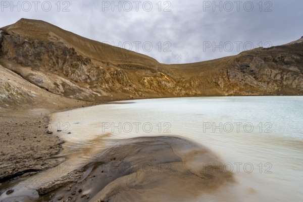 Víti crater lake in the crater of Askja volcano, volcanic landscape, Dyngjufjöll mountain massif, Icelandic highlands, Vatnajökull National Park, Iceland, Europe