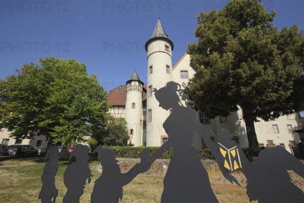 Figures from the fairy tale Snow White and the Seven Dwarfs in front of the late Gothic castle built approx. 1340 in Lohr am Main, Lower Franconia, Franconia, Spessart, Bavaria, Germany, Europe