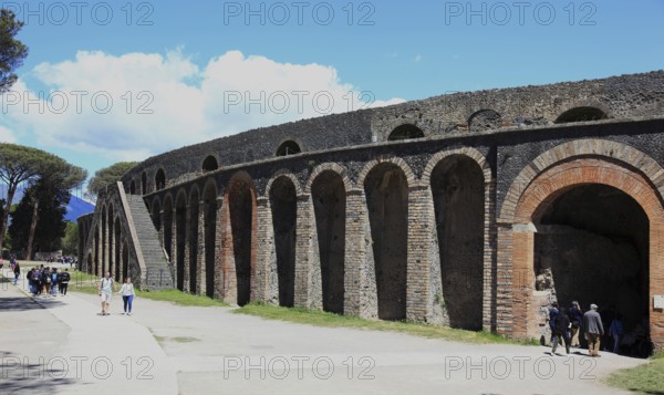 The theatre, Pompeii, ancient city in Campania on the Gulf of Naples, buried during the eruption of Mount Vesuvius in 79 AD, Italy, Europe