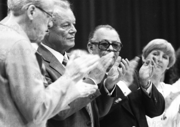 Election Party Congress of the SPD on 09.06.1980 in Essen.HJerbert Wehner, Willy Brandt, Hans-Juergen Wischnewski f.l, Germany, Europe